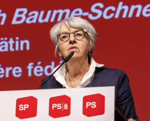 Bundesrätin Baume-Schneider präsentiert ihre Pläne zur Finanzierung der 13. AHV-Rente.
