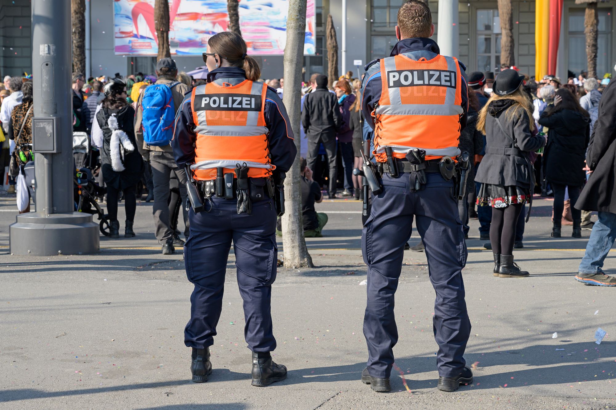Als Folge der Massenzuwanderung: Der Schweiz fehlen Tausende Polizisten.